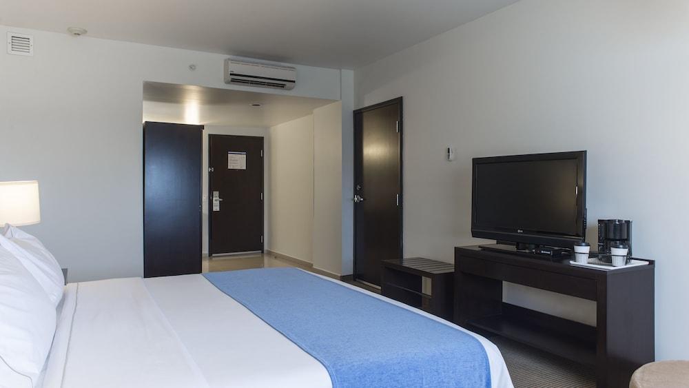 Holiday Inn Express Guadalajara Iteso By Ihg Zapopan Exterior photo