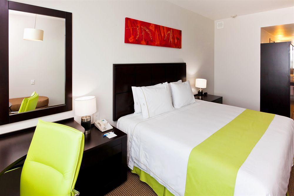 Holiday Inn Express Guadalajara Iteso By Ihg Zapopan Room photo
