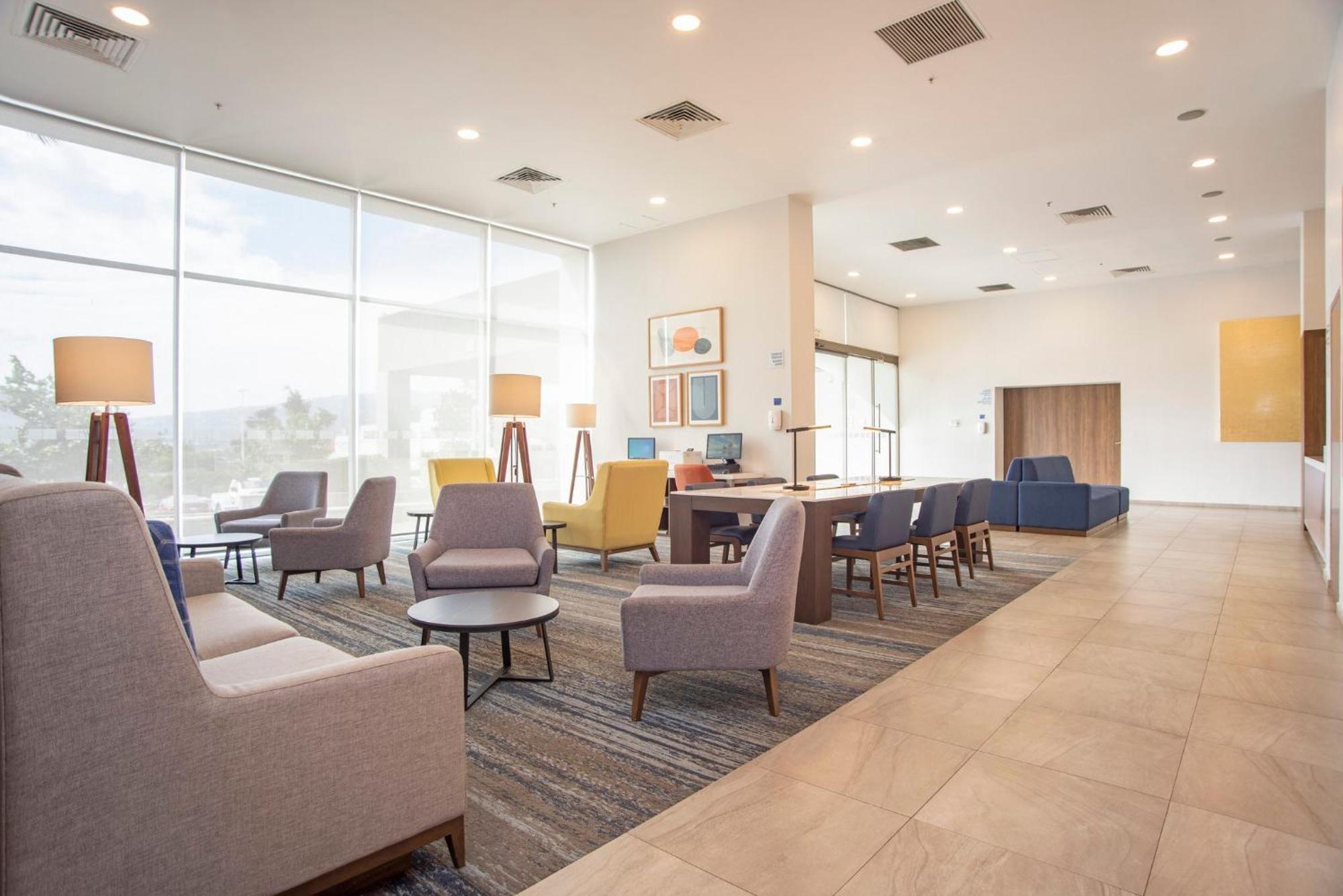 Holiday Inn Express Guadalajara Iteso By Ihg Zapopan Exterior photo
