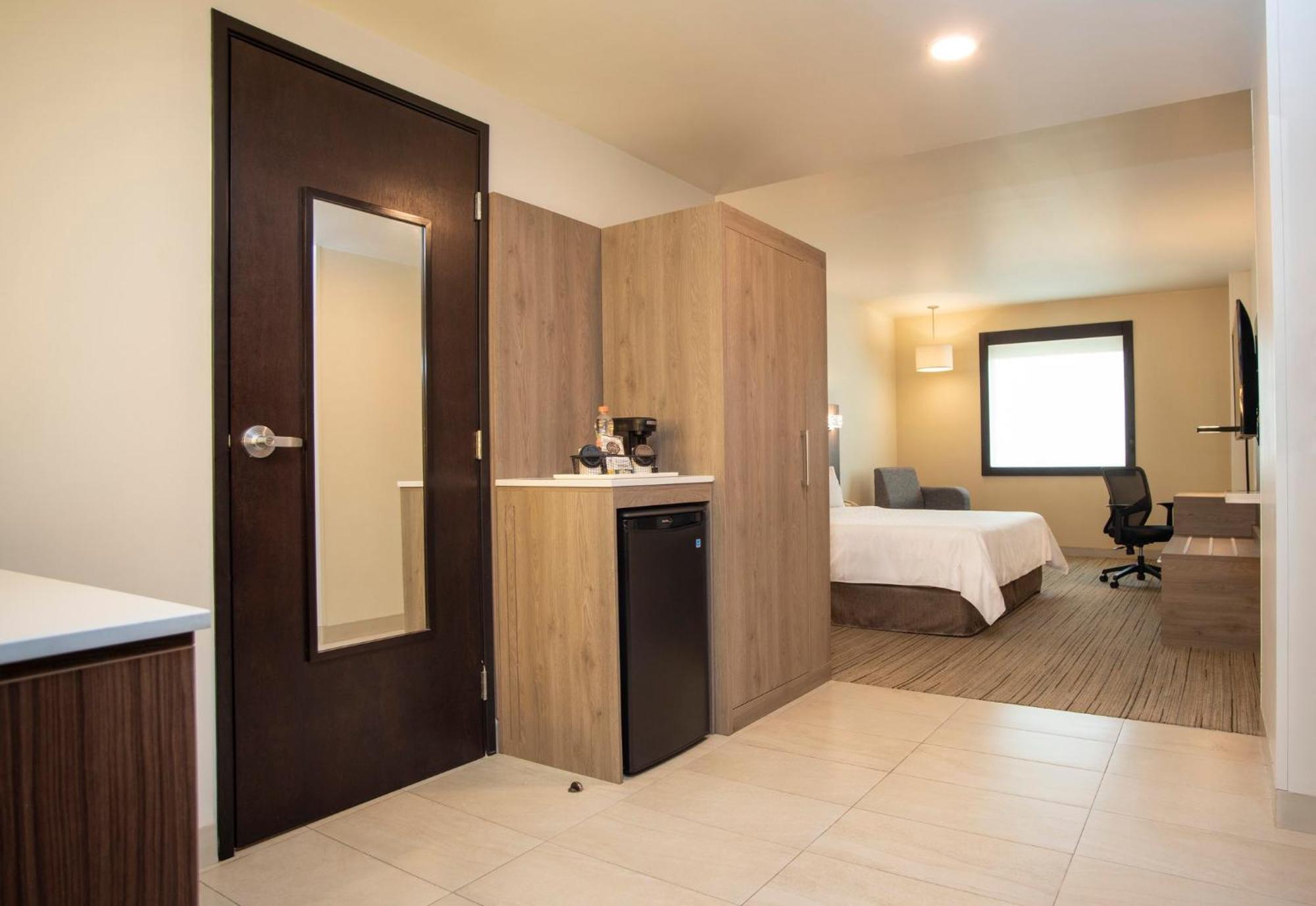 Holiday Inn Express Guadalajara Iteso By Ihg Zapopan Exterior photo