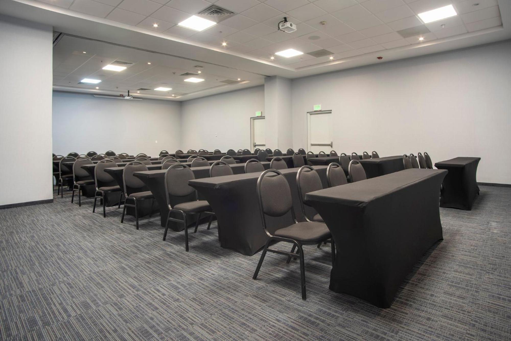 Holiday Inn Express Guadalajara Iteso By Ihg Zapopan Exterior photo