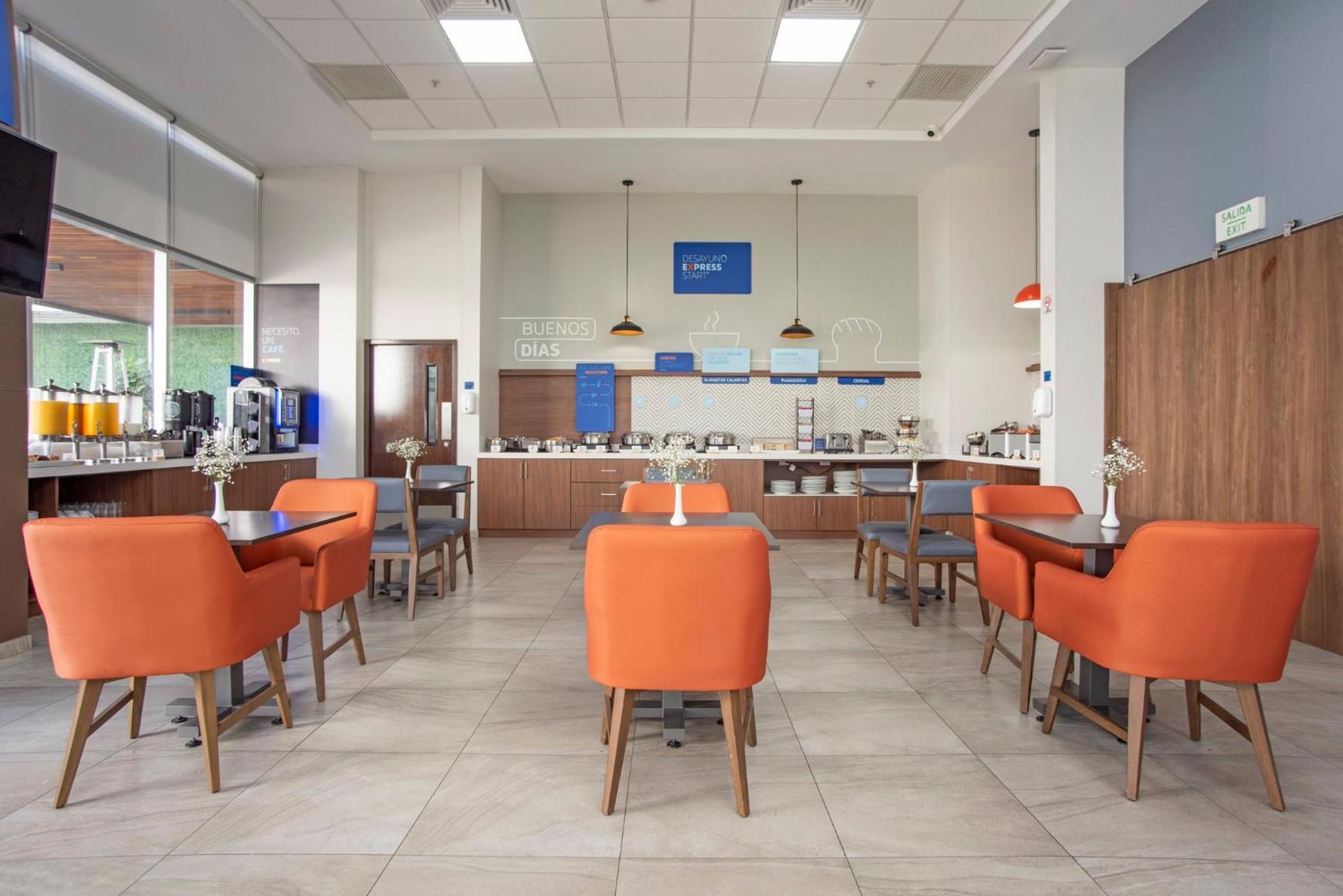 Holiday Inn Express Guadalajara Iteso By Ihg Zapopan Exterior photo