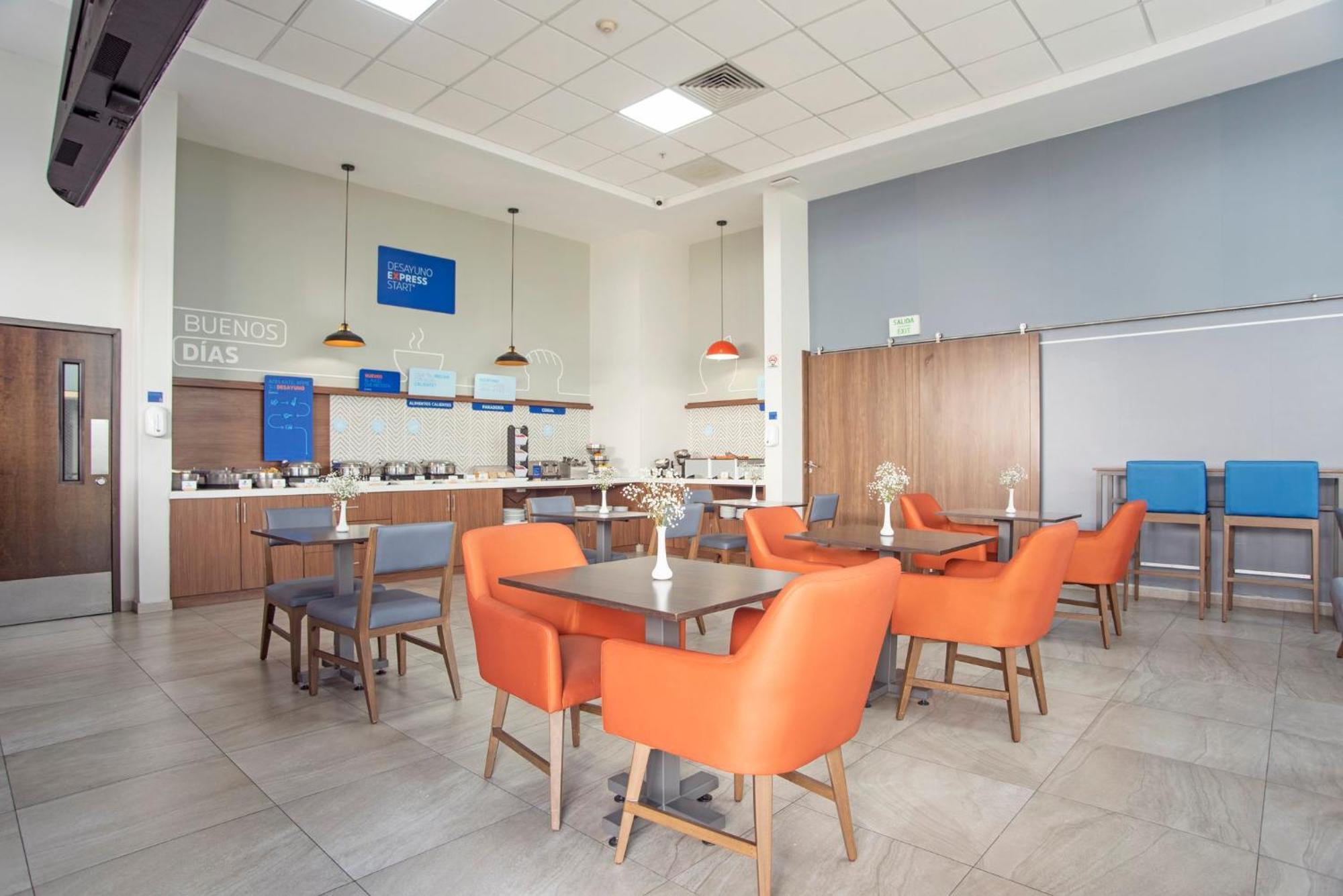 Holiday Inn Express Guadalajara Iteso By Ihg Zapopan Exterior photo