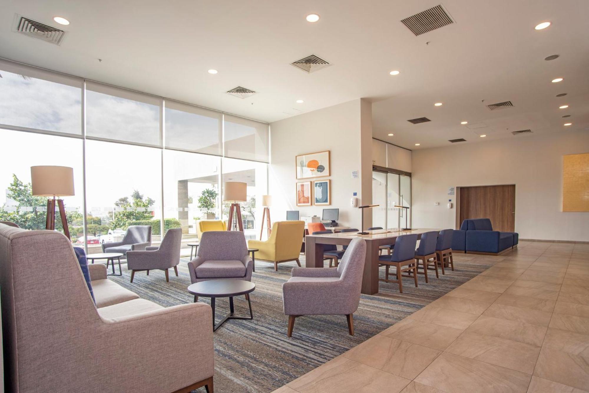 Holiday Inn Express Guadalajara Iteso By Ihg Zapopan Exterior photo