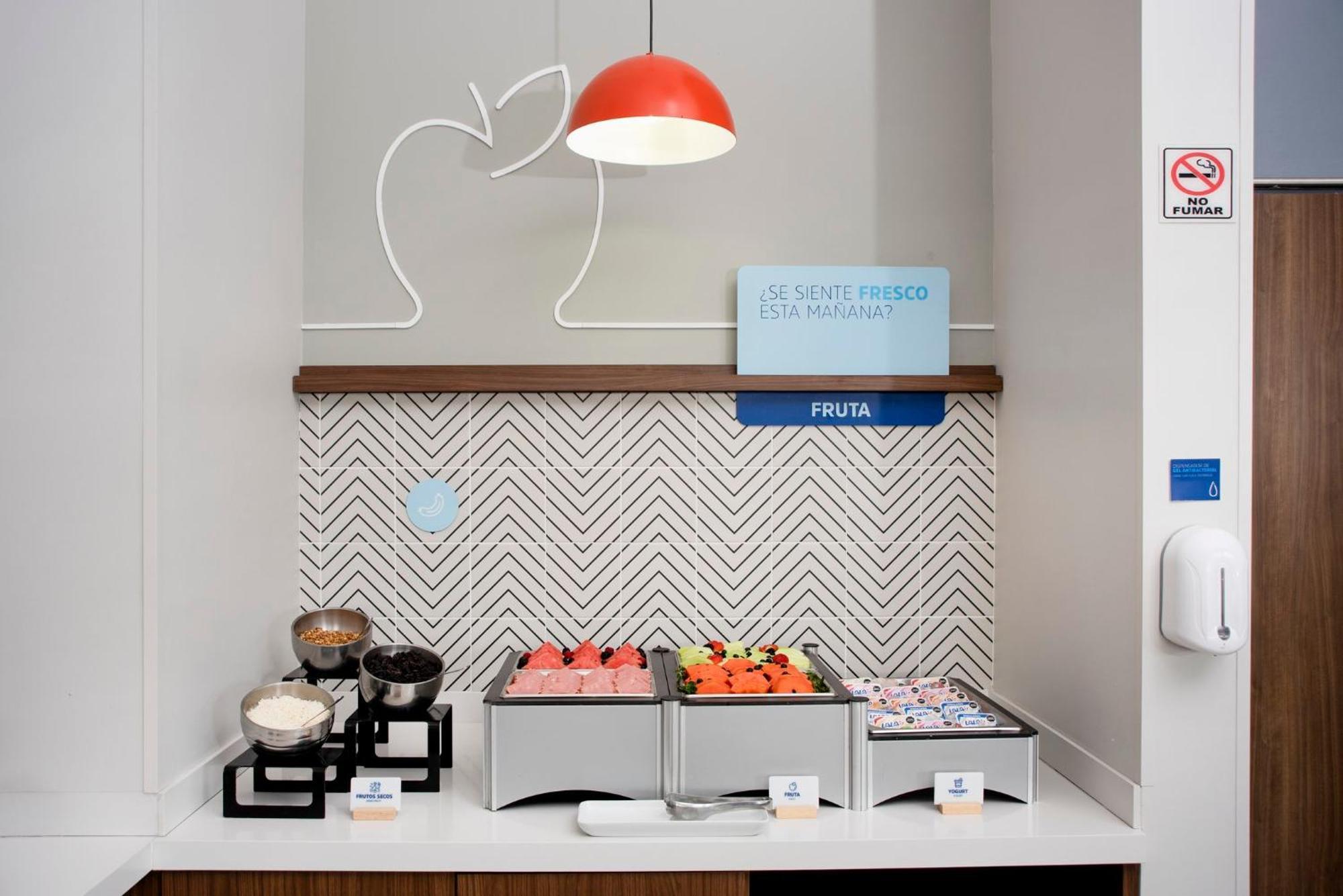 Holiday Inn Express Guadalajara Iteso By Ihg Zapopan Exterior photo