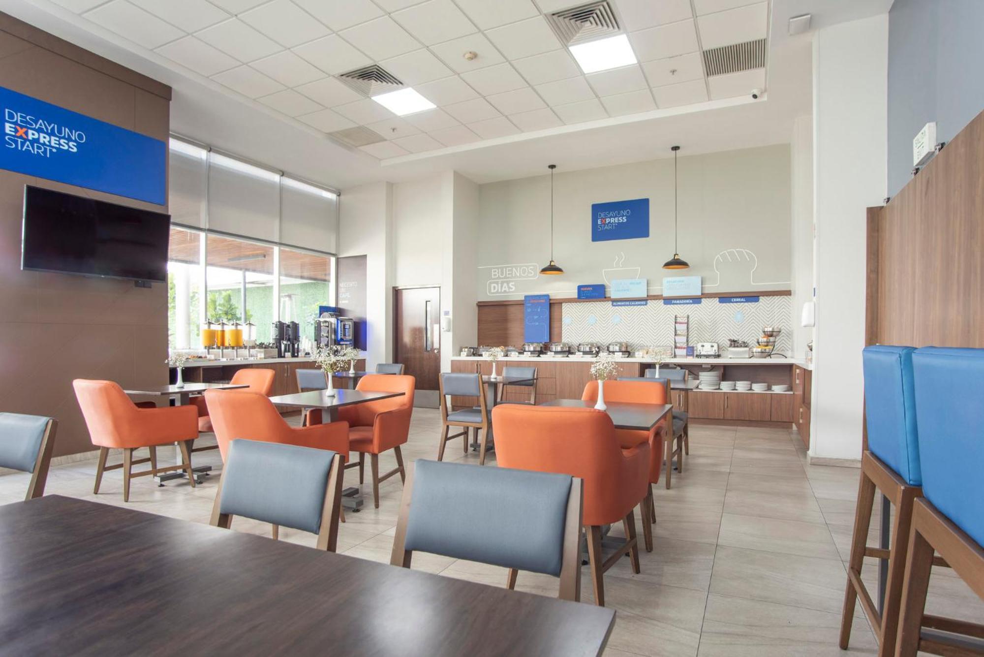 Holiday Inn Express Guadalajara Iteso By Ihg Zapopan Exterior photo