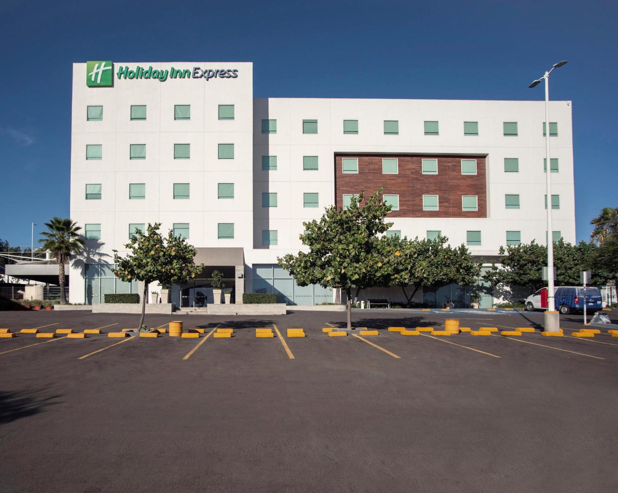 Holiday Inn Express Guadalajara Iteso By Ihg Zapopan Exterior photo